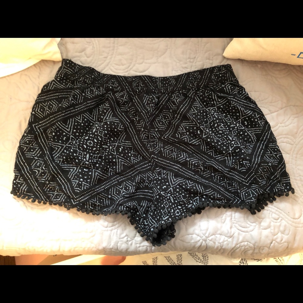 Ecoté Black and White Patterned Shorts